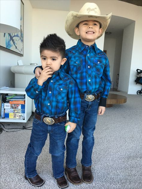 Adorable cowboys, ready for the rodeo!!! Boys Cowboy Outfit, Toddler Boy Cowboy Boots Outfit, Toddler Cowboy Outfit, Boys Cowboy Costume, Kids Cowboy Outfits Boys, Cowboy Outfit, Rodeo Outfits, Cowboy Outfits, Boys Fashion