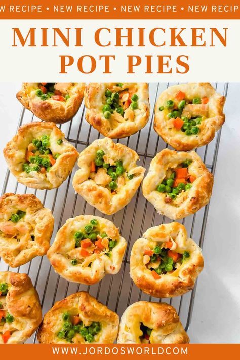 Mini Chicken Pot Pie Muffins, Mini Pies In Muffin Tin, Chicken Pot Pie Bites, Mini Muffin Tin Recipes, Easy Oven Recipes, Individual Chicken Pot Pies, Mini Pot Pies, Chicken Pot Pie Filling, Chicken Pot Pies