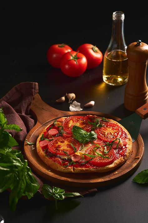 Pizza Food Styling, Pizza Photography Instagram, Pizza Photoshoot Ideas, Pizza Photography Food Styling, Pizza Photography Ideas, Food Photography Pizza, Pizza Food Photography, Pizza Creative, Pizza Photoshoot