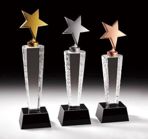 Do you want to use the awards, plaques, trophies systems as a component in your organization's recognition processes and programs? Then you should know the amazing benefits of introducing an awards system into your business! Daesang Award Trophy, Trophies Aesthetic, Award Design Trophy, Trophy Aesthetic, Awards Aesthetic, Chic Outfits Edgy, Star Trophy, Trophy Plaques, Award Plaques