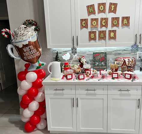 Gingerbread Hot Chocolate Bar, Hot Chocolate Bar Party For Kids, Hot Cocoa Bar Kids, Hot Chocolate Bar For Kids, Hot Cocoa Bar For Kids, Gingerbread Bash, Hot Chocolate Station Ideas, Cookies And Cocoa Party, Hot Cocoa Bar Party