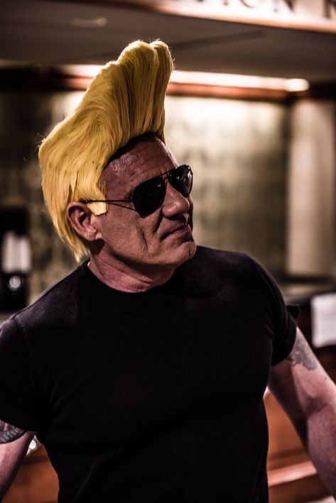 Hall shot from AnimeUSA 2017 - Unknown Cosplayer if you know them please tag or comment   Photo by me @baldgroovephoto  #cosplay #cosplaygirl  #cosplayphoto #cosplayphotoshoot #cosplayphotography #cosplayphotos #cosplay #cosplayer #cosplaying Johnny Bravo Costume, Wicked Cosplay, Cosplay Art, Johnny Bravo, Plus Size Cosplay, Awesome Cosplay, Epic Cosplay, Mens Halloween Costumes, Cosplay Characters