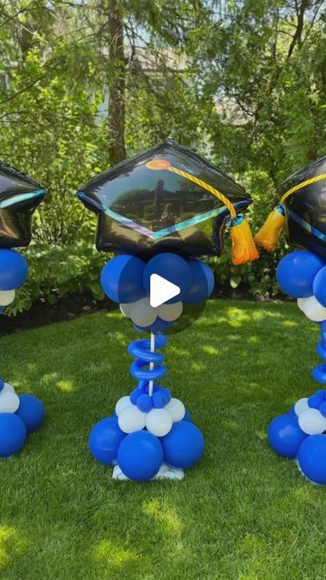 Megan Raysby on Instagram: "One of the windiest days in Chicago couldn’t stop us from creating beautiful centerpieces! These centerpiece stands are around 12 pounds each, without sacrificing elegance! Grad hat and Congrats Grad foils from @anagramballoons #foilballoons #graduation #ballooncenterpiece #balloons #balloonschicago #graduationballoons #eventdecor" Balloon Stand Ideas, Graduation Centerpiece Ideas, Balloons Ideas, Grad Hat, Graduation Party Centerpieces, Graduation Balloons, Balloon Stands, Bob Seger, Balloon Centerpieces