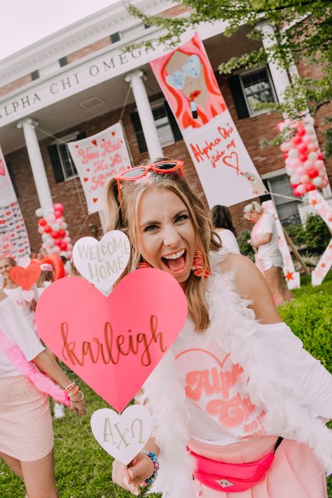 AXO stole my heart Valentines Day Bid Day Theme, Heart Themed Bid Day, Heart Sorority Theme, Heart Bid Day Theme, Bid Day Signs, Love Bid Day Theme, Valentines Sorority, Valentines Bid Day, Sorority Recruitment Decorations