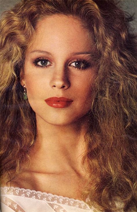 ROSIE VELA on Pinterest | 80s Hair, Patti Hansen and Tatjana Patitz 70s Models 1970s, Patti Hansen 70s, 70s Beauty Ads, Rosie Vela, 70s Makeup Ads, 70s Makeup Magazine, Seventeen Magazine 70s, 70s Makeup, Tatjana Patitz