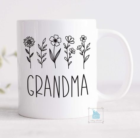 Coffee Mugs For Grandma, Mugs For Grandma, Cricut Gifts For Aunt, Grandma Mug Ideas, Grandma Cup Ideas, Birthday Gift For Grandma From Grandkids, Birthday Gifts From Grandkids, Grandma Cups, Grandma Birthday Gifts