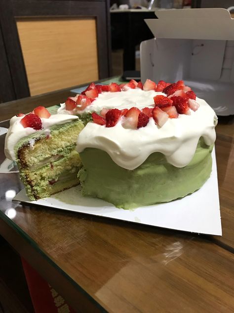 #strawberry #matcha #freshcream  #cake #handmaking Matcha Birthday Cake, Strawberry Matcha Cake, Matcha Strawberry Cake, 19th Bday, Matcha Aesthetic, Strawberry Matcha, Dessert Art, 18th Cake, Bento Cakes