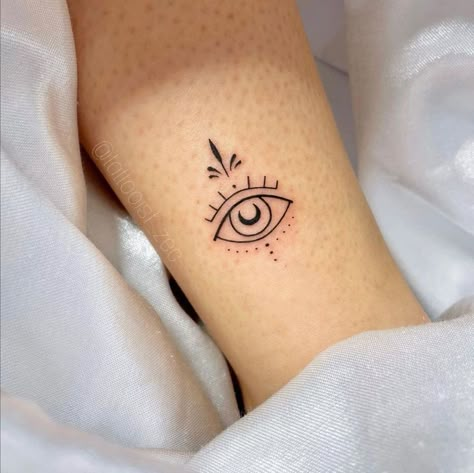 Small Eye Tattoo Ideas Women, Evil Eye Finger Tattoos For Women, Eye Tattoo Fine Line, Tiny Evil Eye Tattoo, Evil Eye Tattoo For Women, Greek Art Tattoo Minimalist, Small Eye Tattoo, Small Evil Eye Tattoo, Intuition Eye Tattoo