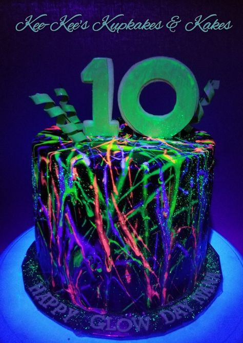 Black light, glow in the dark all edible cake using neon luster dust and tonic water Black Light Cake, Neon Glow Party Cake Ideas, Black Light Cake Ideas, Glow In Dark Cake Ideas, Glow In The Dark Party Cake, Glow In The Dark Cakes Birthdays, Glow Party Cake Ideas Neon Birthday, Neon Glow Cake, Glow In The Dark Birthday Cake