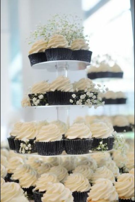 Cupcakes and Baby's Breath White Wedding Cupcakes, Black And White Cupcakes, Wedding Cupcake Display, Cupcake Tower Wedding, Cupcake Wedding, Dessert Bar Wedding, White Cupcakes, High Tea Party, Bar Wedding