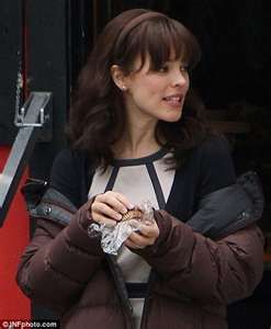 I loved Rachel McAdams hair in the vow! Every second of it! Rachel Mcadams Fringe, Rachel Mcadams Brown Hair, Rachel Mcadams Hair Bangs, Rachel Mcadams The Vow, Rachel Mcadams Brunette, Rachel Mcadams Bangs, Rachael Mcadams, Rachel Mcadams Hair, Rachel Adams