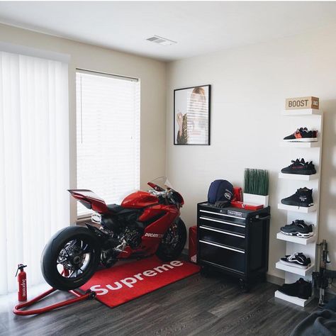 Bikes of Instagram on Instagram: “Bedroom goals! 😍” Bike In Apartment, Garage Design Interior, Hypebeast Room, Gear Storage, Bike Room, Super Bike, Motorcycle Garage, Living Room Goals, Garage Interior