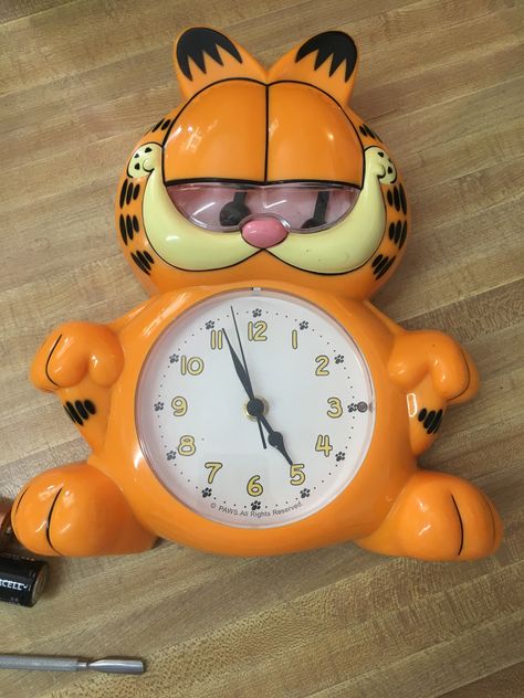 Garfield Furniture, Garfield Items, Fat Orange Cat, Tick Tock Clock, Garfield Images, Garfield Cat, Cheap Toys, Oldies But Goodies, Cute Room Decor