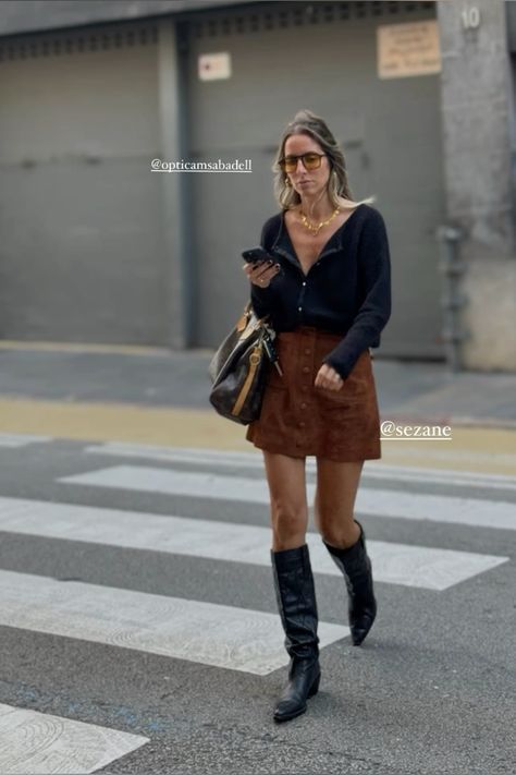 Knee High Suede Boots Outfit, Suede Skirt Outfit Fall, Suede Skirt Outfit, Mini Skirt Winter, Suede Boots Outfit, Skirt Outfit Fall, Fall Shoot, Brown Suede Boots, Skirts With Boots