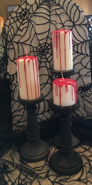 Ghostface Halloween Party, Ghostface Themed Party, Diy Wednesday Addams Party Decor, Vampire Party Ideas Decoration, Vampire Table Decor, Vampire Diy, Horror Party Ideas, Horror Themed 21st, Scream Party