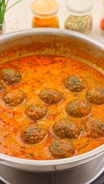 Palak Paneer Recipe Video, Indian Kofta Recipe, Palak Recipes Indian, Paneer Recipe Video, Paneer Kofta, Palak Paneer Recipe, Paneer Curry, Morning Massage, Kofta Curry