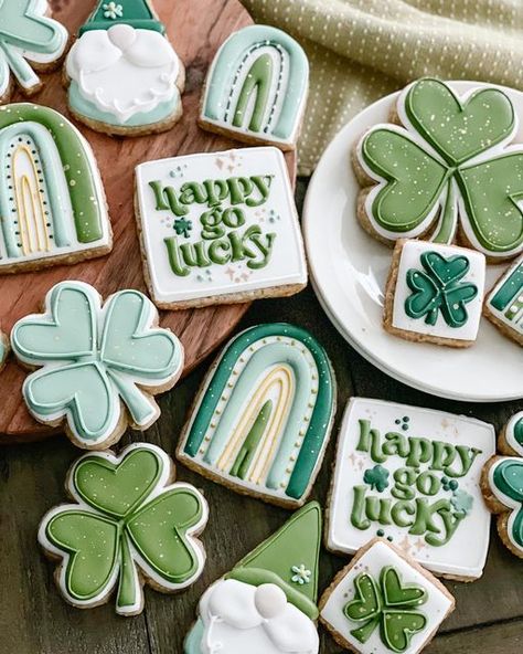 Good Luck Cookies Decorated, Cookies Easter Decorated, Clover Cookies Decorated, Lucky In Love Cookies, Wedding Buttercream Cookies, Shamrock Decorated Cookies, St Patrick’s Sugar Cookies, Lucky One Cookies, St Pattys Cookies