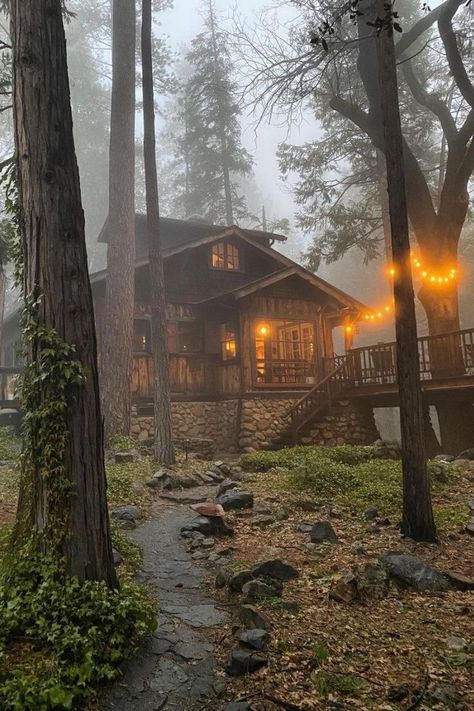 A Cabin In The Woods, Cabin Aesthetic, Casa Exterior, A Cabin, Cabin In The Woods, Cabins And Cottages, Cabin Life, Forest House, Mountain House