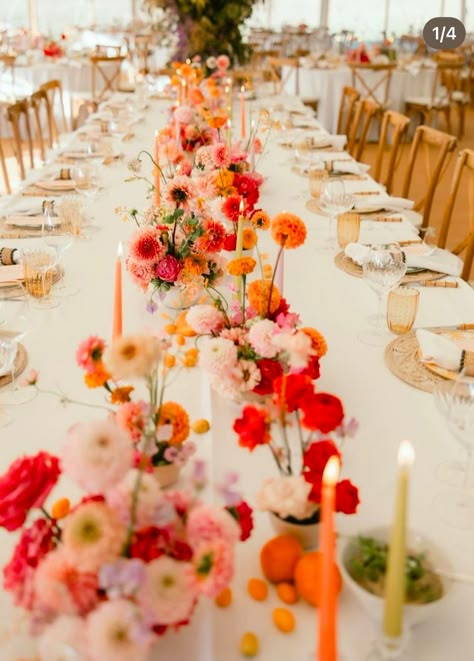 Fall Wedding Bright Colors, Bright Autumn Wedding, Sunset Flowers Wedding, Magenta Orange Wedding, Red Orange Wedding Flowers, Orange Dinner Party, Pink And Orange Wedding Theme, Indoor Wedding Reception Decorations, Orange Tablescape