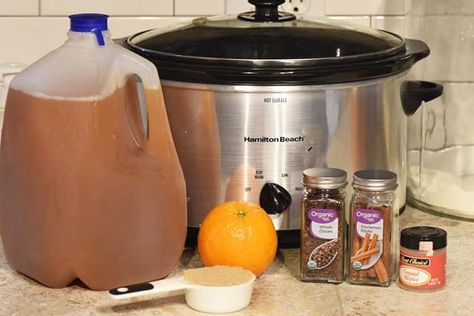 Apple Cider Crockpot, Crockpot Cider, Cider Crockpot, Hot Mulled Cider Recipe, Hot Cider Recipes, Christmas Apple Cider, Easy Apple Cider Recipe, Spiced Cider Recipe, Spiced Apple Cider Recipe