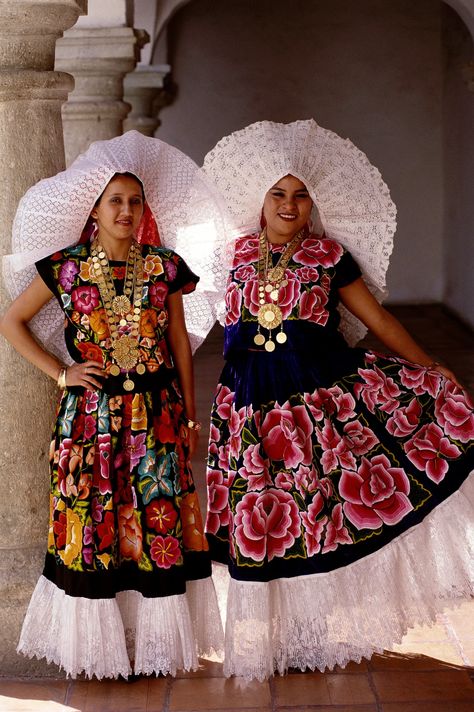 Mexico Dress, Mexican Party Theme, Mexican Fashion, Mexican Party, Mexican Dresses, Mexican Culture, Mexican Folk Art, Mendoza, Costume Design