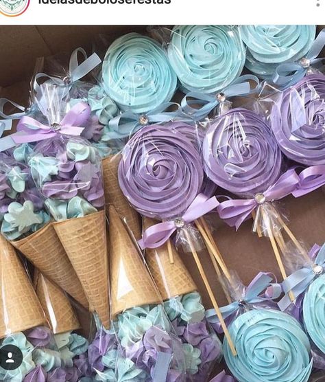 Pastel meringue party treats. Diy Mermaid Birthday Party, Jasmine Party, Jasmine Birthday, Idee Babyshower, Mermaid Diy, Mermaid Parties, Mermaid Theme Birthday, Birthday Party Food, Mermaid Theme