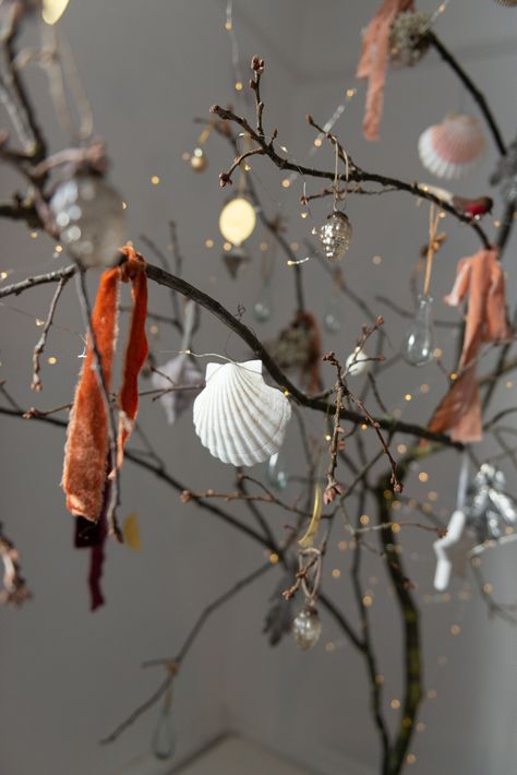 A JOYFUL ALTERNATIVE APPROACH TO CHRISTMAS — Hannah Bullivant - Seasonal Interior Stylist & Decluttering Expert Spring Solstice, Christmas Tree Idea, Chocolate Tree, Christmas Branches, I Love Christmas, Alternative Christmas, Minimal Christmas, Mid Summer, Christmas Interiors