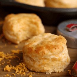 3-Ingredient Buttermilk Biscuits - Southern Style Fail-proof Recipe Buttermilk Cheese, Kfc Biscuits, Easy Biscuit Recipe, Divas Can Cook, Sweet Potato Biscuits, Biscuits Easy, Cheese Biscuits, Homemade Biscuits, Best Cheese