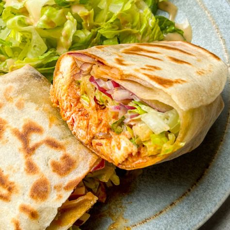 Buffalo Chicken Sauce, Chicken Caesar Wrap, Caesar Chicken, Grilled Chicken Tacos, Healthy Buffalo Chicken, Chicken Wrap Recipes, Salad Sauce, Romaine Lettuce Salad, Shredded Lettuce