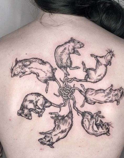 Tattoo by Katy Wiedemann. Rat King Tattoo, Tattoos Creepy, Rat Tattoo, King Tattoo, Woodcut Tattoo, Engraving Tattoo, Rat King, Mouse Tattoos, Bone Tattoos