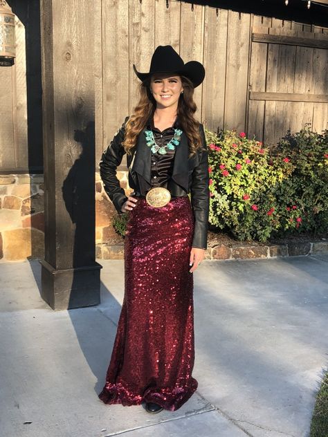 Rodeo queen gala outfit!! Rodeo Queen Outfits Dresses, Rodeo Prom Dresses, Rodeo Pageant Outfits, Rodeo Queen Dress, Cowgirl Christmas Outfit, Rodeo Prom, Rodeo Queen Outfits, Rodeo Queen Clothes, Western Formal