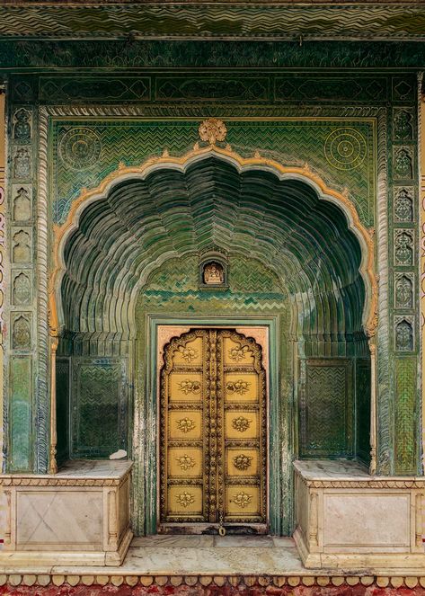 India Bucket List, City Palace Jaipur, Veranda Magazine, Indian Literature, India Architecture, Mughal Architecture, Hall Of Mirrors, Indian Architecture, Indian Aesthetic