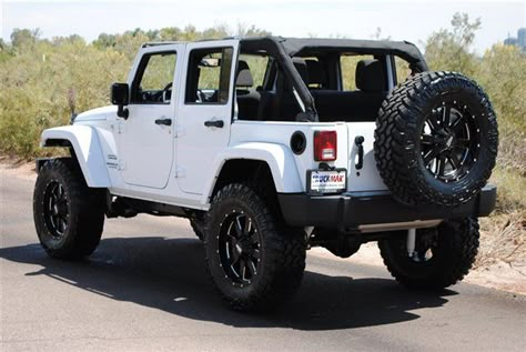 white 4 door soft top Jeep Rubicon sport White Jeep Wrangler Unlimited, Wrangler Interior, Jeep Wrangler Mods, Wrangler Mods, White Jeep Wrangler, Auto Jeep, Jeep Wheels, White Jeep, Wrangler Jeep