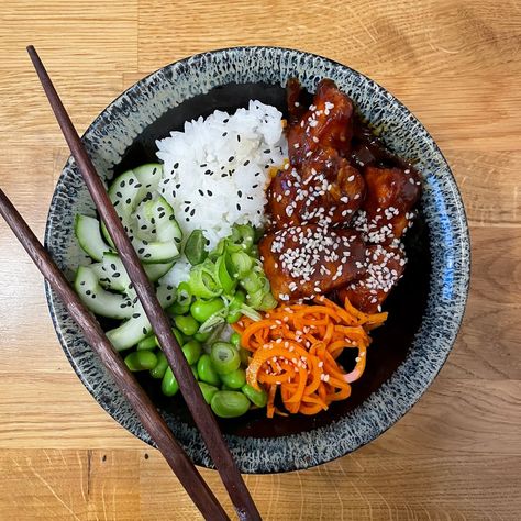 Gochujang Chicken Rice Bowl Chicken Nourish Bowl, Korean Broccoli, Broccoli Chicken Rice, Spicy Korean Chicken, Vegetable Slow Cooker, Gochujang Chicken, Chicken Rice Bowl, Nourish Bowl, Chicken Rice Bowls