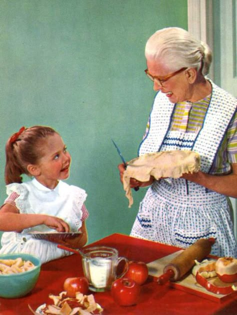 Baking apple pie with grandma Vintage Housewife, Baked Apple Pie, Retro Housewife, Grandmas Kitchen, Grandmas House, Vintage Life, Vintage Pictures, The Good Old Days, Vintage Ads