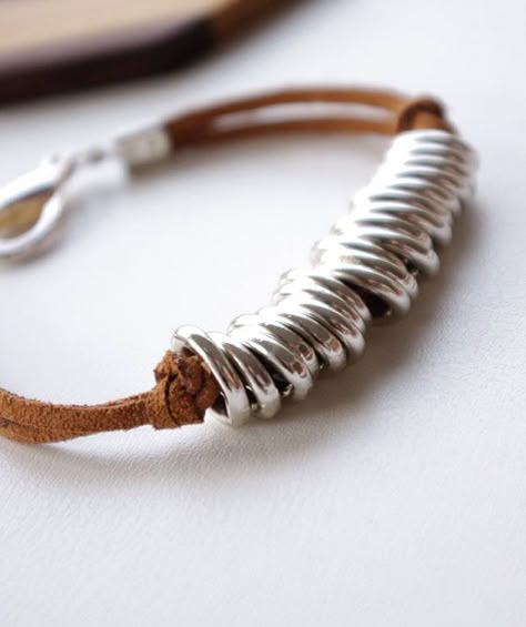 Wooden Beads Jewelry Handmade, Modern Leather Bracelets, Leather Bracelet Ideas, Bracelets Leather, Thread Bracelets, Jewelry Men, Photo Charms, Bracelet Men, Bracelet Leather