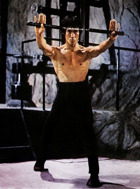 Anatomy 101, Action Icon, Bruce Lee Pictures, Bruce Lee Art, Bruce Lee Martial Arts, Martial Arts Instructor, Kung Fu Movies, Bruce Lee Quotes, Bruce Lee Photos