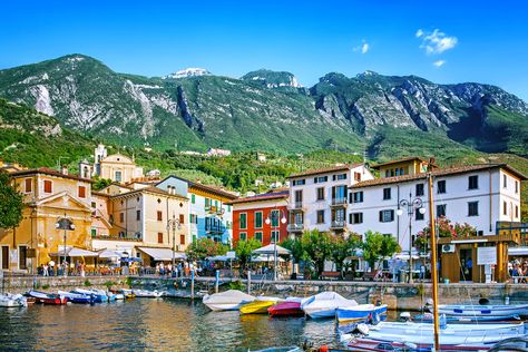 Malcesine - Faszination und Vielfalt in der Perle am Gardasee Lake Garda Italy, Palermo Sicily, Siena Italy, Around The World In 80 Days, Verona Italy, Venice Travel, Lake Garda, Bergamo, Romantic Travel