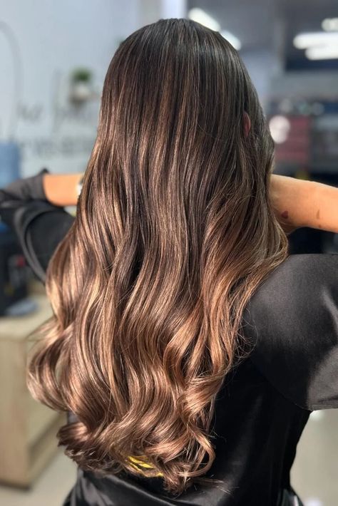 Woman with a golden ombre hair color. Chestnut Balayage, Golden Ombre, Golden Brown Hair Color, Brown Hair Color Ideas, Golden Brown Hair, Rich Brunette, Golden Highlights, Brown Hair Color, Bridal Hair Inspiration