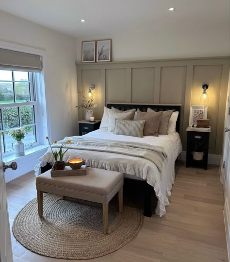 Honey Bedroom, Cedar Bedroom, Painted Wardrobes, Beige And Grey Bedroom, Dark Grey Sofa Living Room, Bedroom Panelling, Women Bedroom Ideas, Bedroom Rug Placement, Guest Room Inspiration