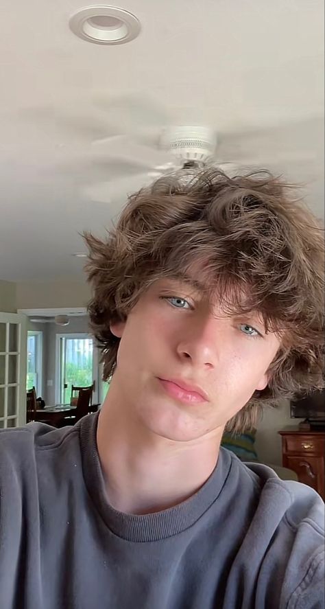 Guys With Brown Fluffy Hair And Blue Eyes, Boys Brunette Hair, Cute Brunette Guys Fluffy Hair Blue Eyes, Pretty Boy Brunette, Brown Hair And Green Eyes Boys, Brunette Guys With Green Eyes, Cute Boys Pic Curls Blue Eyes, Hot Brown Hair Guy, Brunette Guys With Blue Eyes