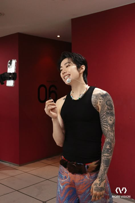 Jay Park Instagram, J Park, Snow Photoshoot, Live Photos, Handsome Asian Men, Jay Park, Attractive Guys, Live Concert, Asian Boys