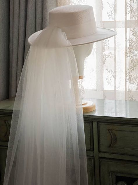 Vintage wedding boater hat with veil attached Big Veil, Civil Dress, Hat With Veil, Minimal Wedding Dress, Veiled Hats, Wedding Renewal Vows, Bow Wedding, Bride Hat, Bridal Hat