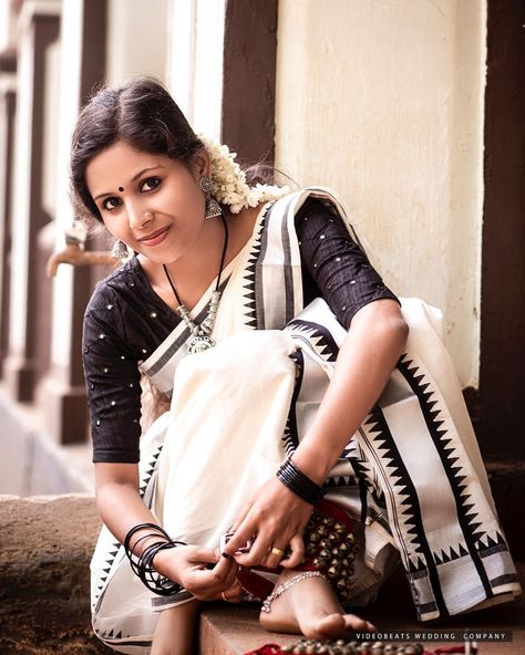 Set Saree Kerala, Kerala Models, Kerala Saree Blouse, Kerala Saree Blouse Designs, Ethnic Beauty, Kerala Bride, Bridal Sarees South Indian, Kerala Saree, Set Saree