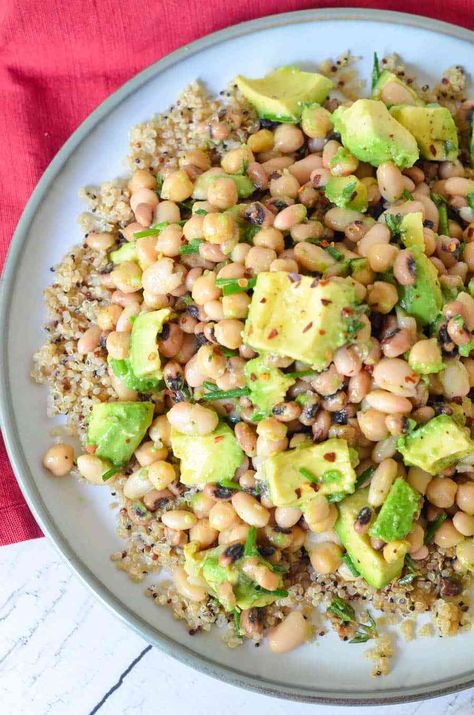 High Protein Vegan Bean and Avocado Salad Avocado Bean Salad, Healthy Avocado Salad, Side Dish Salad, Best Avocado Recipes, Vegan Bean Salad, Salad Topping, Salad Avocado, Meal Prep On Fleek, Healthy Avocado