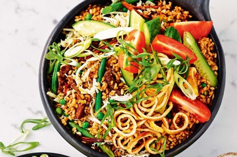 Beef nasi goreng - Switch out the white rice for brown to make a better-for-you version of nasi goreng. Nasi Goreng Recipe, Recipe With Beef, Top 10 Healthy Foods, Beef Rump, 10 Healthy Foods, Fried Beef, Stir Fries, Indonesian Food, Latest Recipe