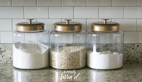 Love these glass canisters with gold lids!  (Blogger spray painted the lids.) What To Put In Kitchen Canisters, Kitchen Counter Canisters, Kitchen Canisters Diy, Canister Diy, Painted Canisters, Glass Kitchen Canisters, Coin Café, Bathroom Candles, Kitchen Glass