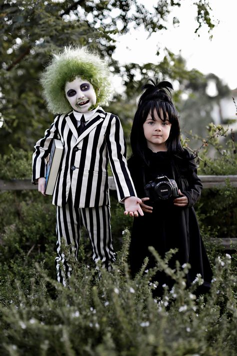 Brother And Sister Halloween Costume, Brother Costumes, Victoria Costume, Halloween Party For Kids, Halloween Family Costumes, Beetlejuice And Lydia, Beetlejuice Costume, Zombie Prom, Kid Halloween