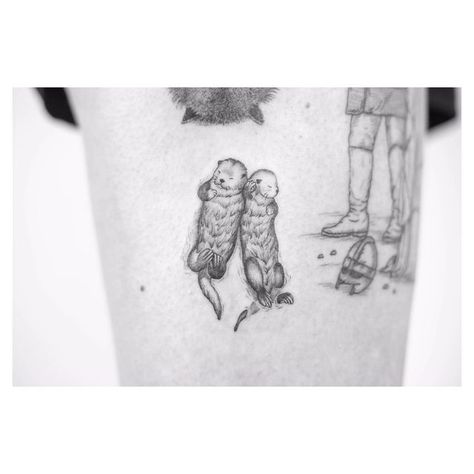 BONO on Instagram: ". . did you know that otters sleep holding each others hands when they sleep ? . . Done @littlegoldstudios . . #melbourne #melbournetattoo #finelinetattoo #otterstattoo #멜번타투 #멜버른타투 #swashdrive" Otter Holding Hands Drawing, Sea Otter Tattoo Holding Hands, Otter Couple Tattoo, Otter Tattoo Holding Hands, Otters Tattoo, Sea Otter Tattoo, Otter Tattoo, Holding Hands Drawing, Otters Holding Hands