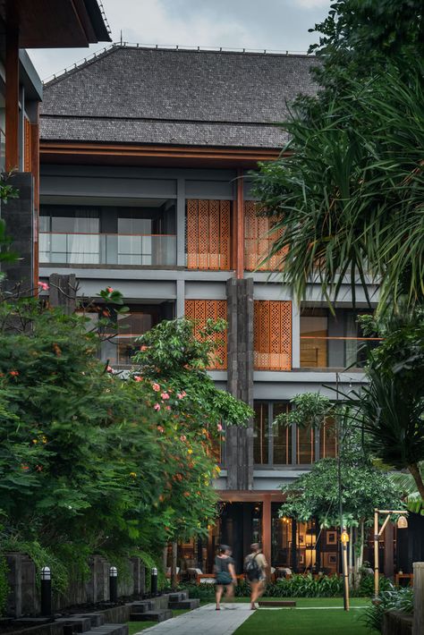 Gallery of Hotel Indigo Bali Seminyak / Architects 49 - 4 Modern Hotel Lobby, Bali Architecture, Hotel Design Architecture, Boutique Hotels Design, Bali Seminyak, Hotel Facade, Luxury Landscaping, Hotel Exterior, Hotel Indigo